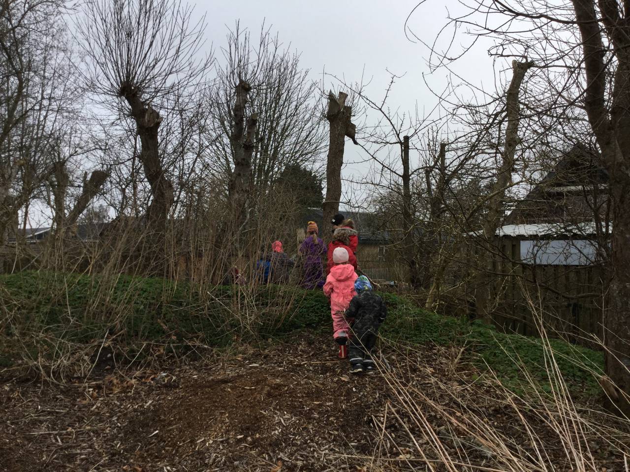Børn i udeområdet i Børnehuset Gassum