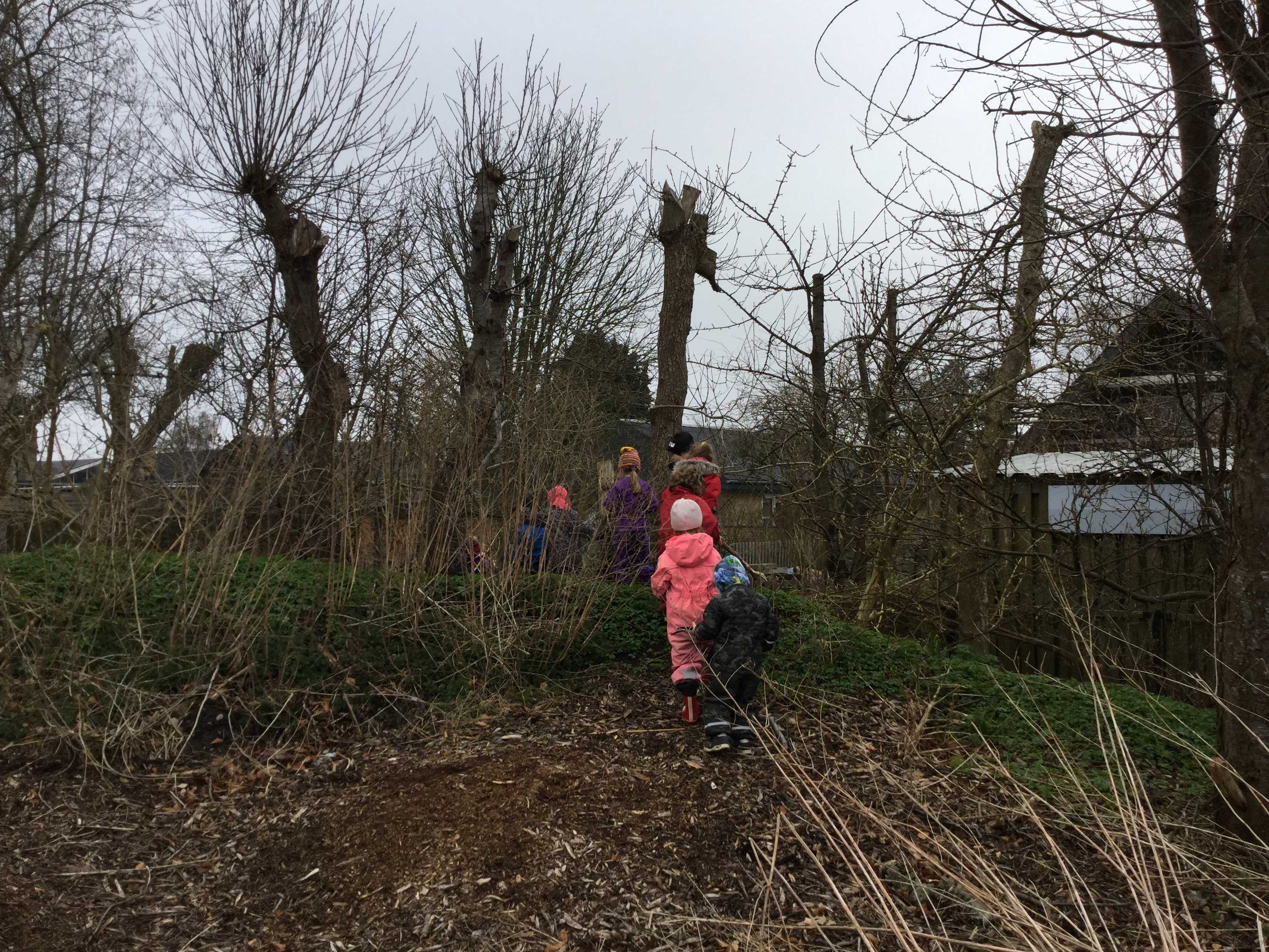 Børn i udeområdet i Børnehuset Gassum