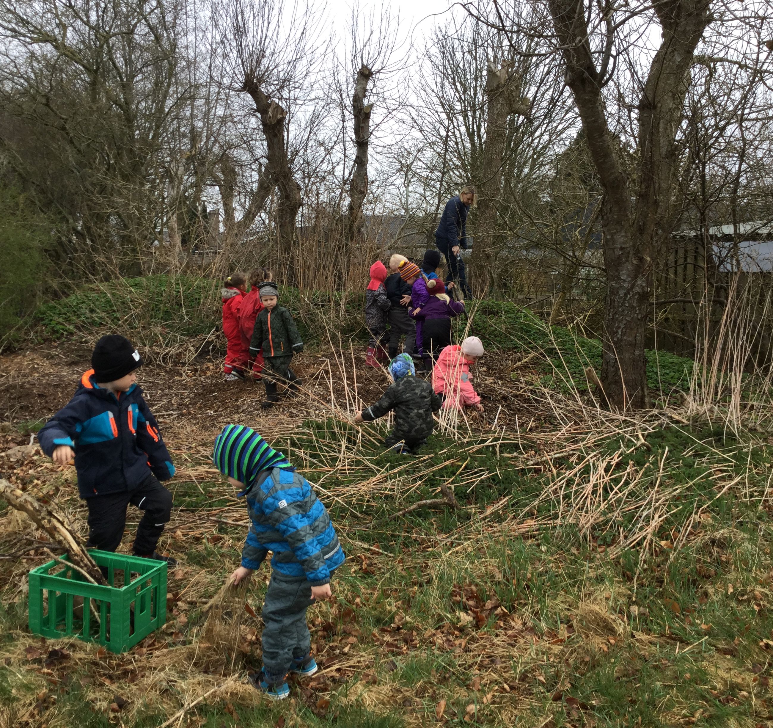 Børn i udeområdet i Børnehuset Gassum